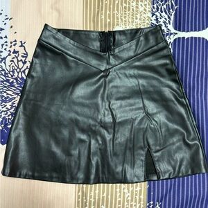 Mimi black leather skirt Size S